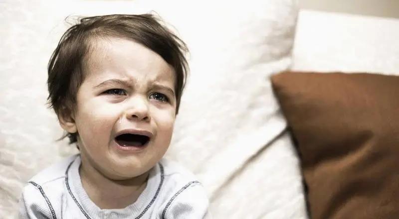 讓孩子一直哭不哄的結果 讓孩子一直哭不哄的結果