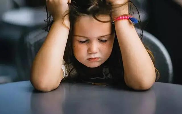 小孩子口無遮攔亂說話 小孩子口無遮攔亂說話