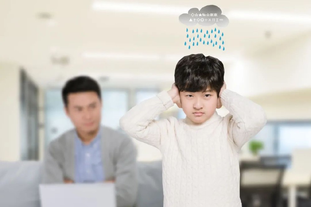不吼不叫培養(yǎng)好孩子？我勸你一定要學(xué)會對孩子“發(fā)火”