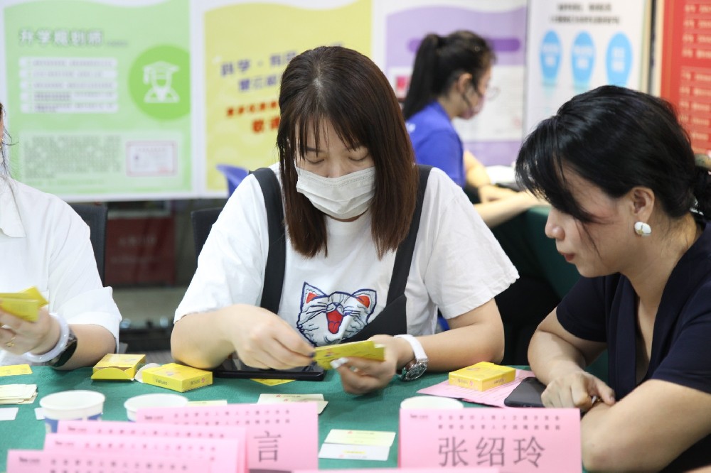 銘智萬(wàn)博云鯨靈為婦女創(chuàng)業(yè)就業(yè)開(kāi)設(shè)媽媽?shí)?，同時(shí)提升家庭教育服務(wù)