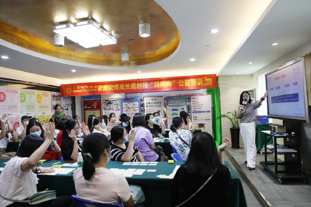 銘智萬(wàn)博特色“媽媽?shí)彙睄徢芭嘤?xùn)圓滿(mǎn)成功！寶媽實(shí)現(xiàn)家庭、事業(yè)雙豐收，不是夢(mèng)！